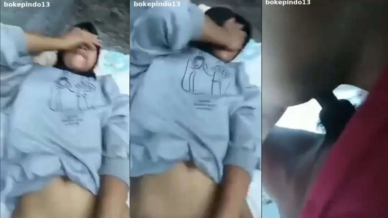 Bokep SMP ABG Jilbab di Entot Pacar di Luar Malu di Rekam