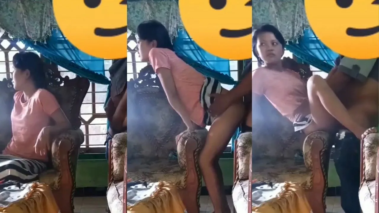 Bokep SMP ABG Ngewe di Ruang Tamu Takut Ketahuan